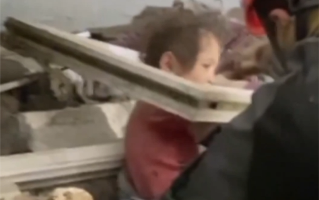 Hatayda bir ailənin 2 övladı xilas edildi - Video