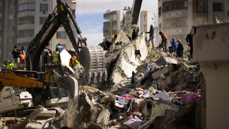 Banqladeş Türkiyədə baş verən zəlzələ ilə bağlı milli matəm elan edib