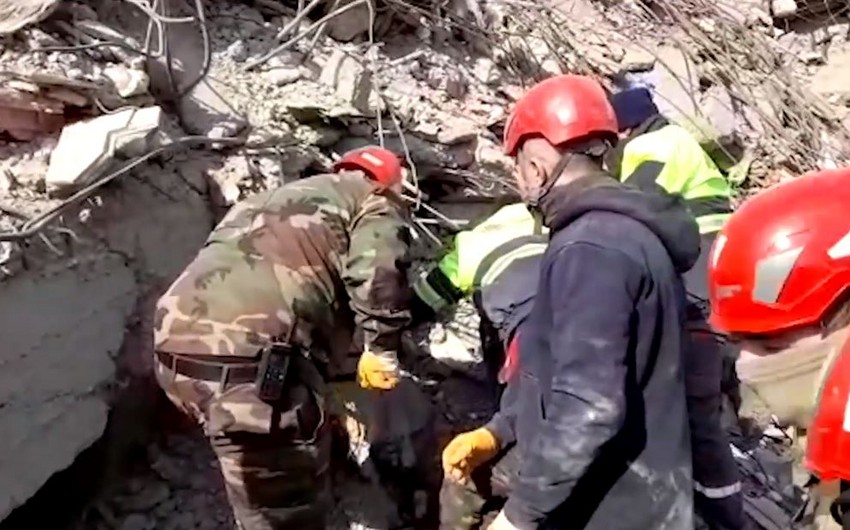 Azərbaycan xilasediciləri Türkiyədə dağıntılar altından 45 nəfəri sağ, 269 nəfərin isə cəsədini çıxarıb
