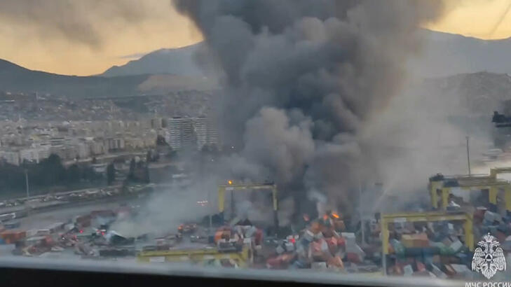 Rusiya limanda yanğınsöndürmə işlərinə havadan dəstək verir