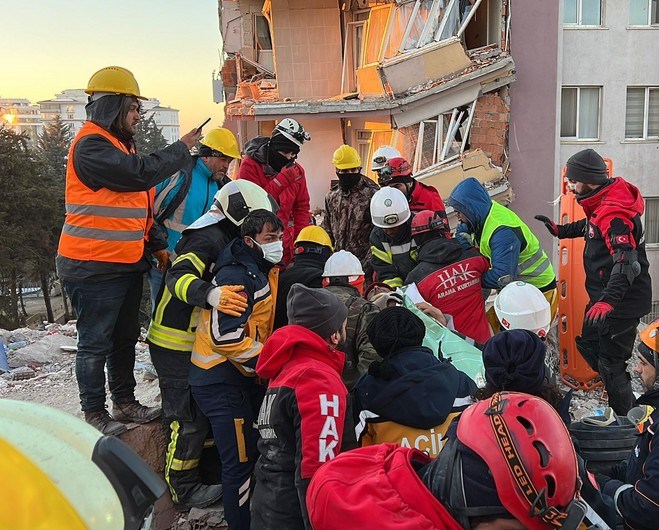 Kahramanmaraşda 122 saatdan sonra 70 yaşlı qadın xilas edilib