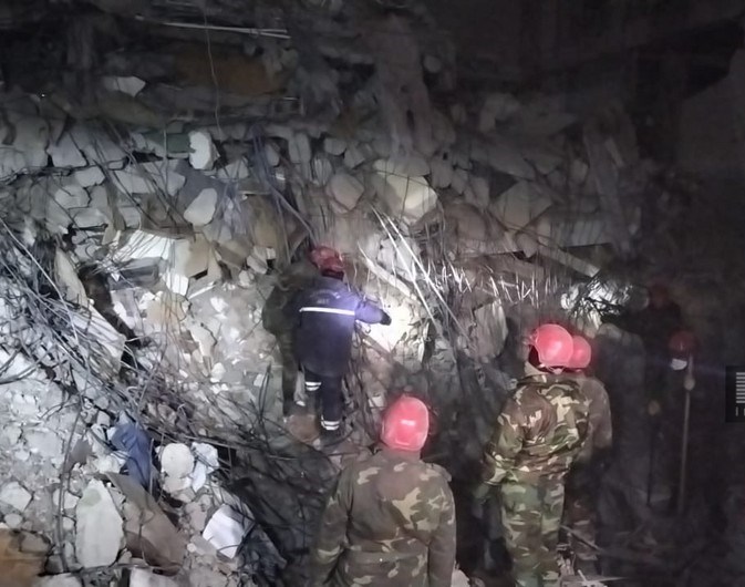 Azərbaycanın xilasediciləri 50 yaşlı qadını 120 saat sonra dağıntılar altından sağ çıxarıb