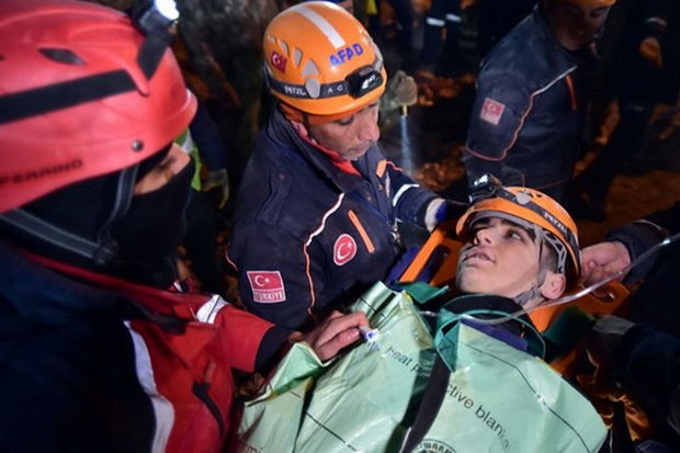 Dağıntılar altından 119 saat sonra çıxarılan məktəbli: “Bu gün neçənci gündür?” - VİDEO