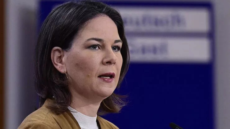 Almaniya zəlzələ qurbanları üçün viza prosesini asanlaşdıracaq