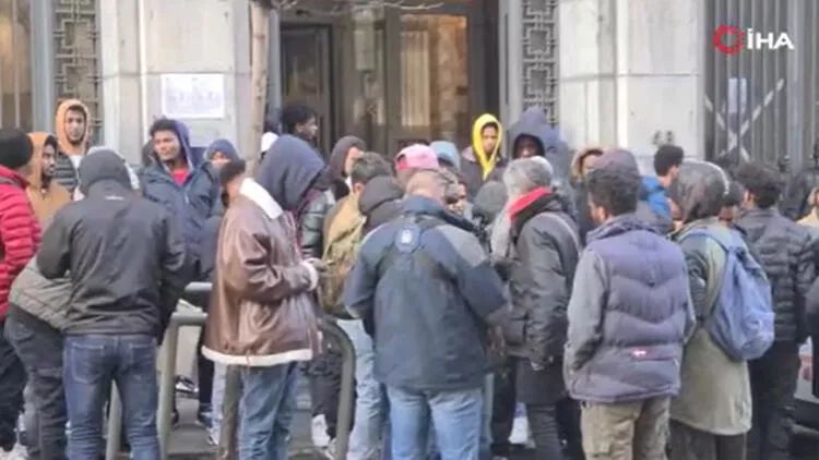 Belçikada qaçqınlar küçələrə atılıb