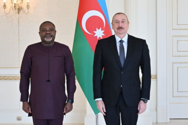 Prezident İlham Əliyev Anqolanın Azərbaycandakı yeni səfirinin etimadnaməsini qəbul edib - FOTO