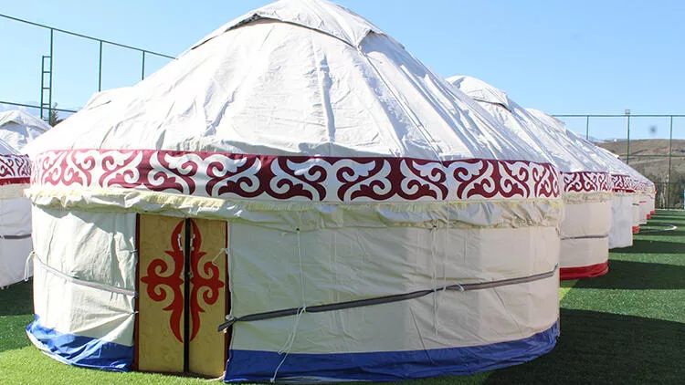 Kahramanmaraşda zəlzələ qurbanları üçün ənənəvi qırğız çadırları qurulur