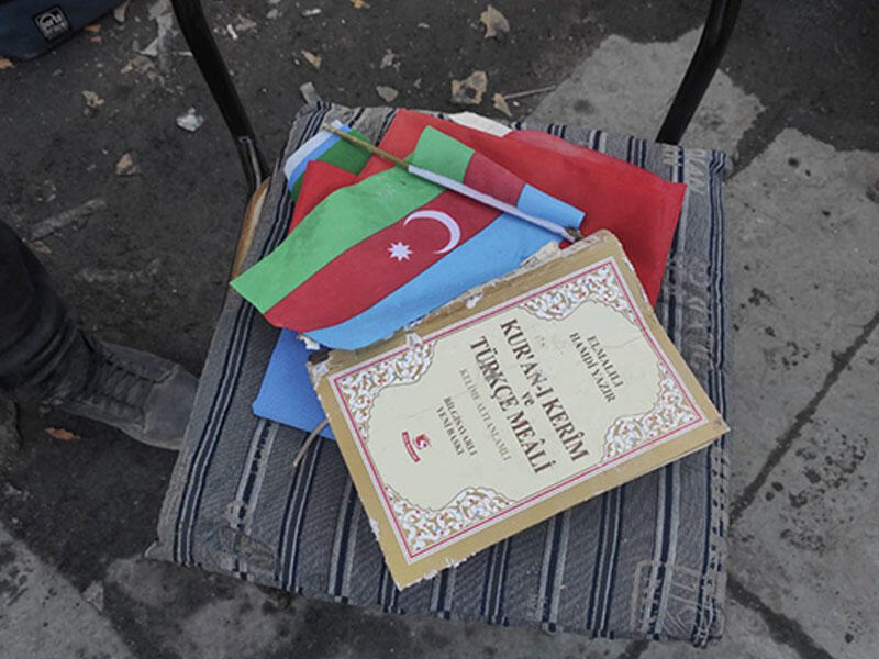 Dağıntılar altında qalan tələbənin evindən Quran və bayraq çıxdı... - FOTO