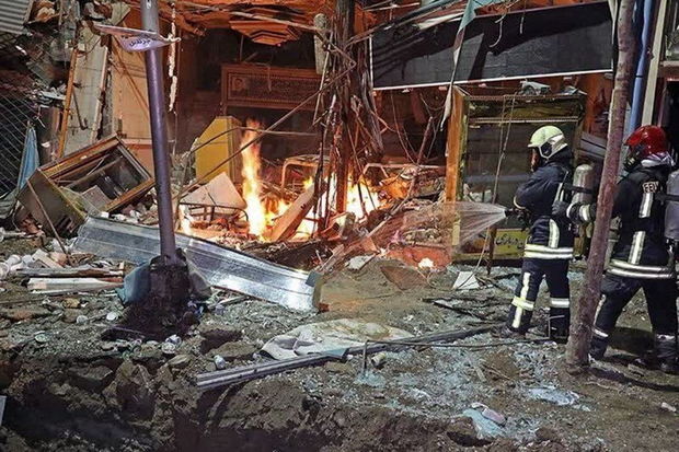 Tehranda tikilməkdə olan binada güclü partlayış: 4 fəhlə faciəvi şəkildə həlak oldu - VİDEO