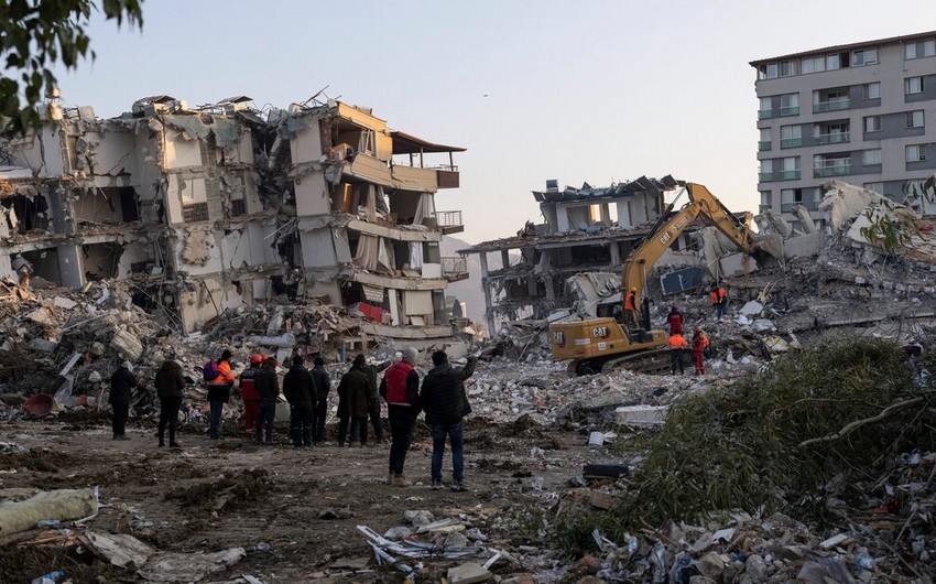 Antakyada 204 saatdan sonra bir qadın dağıntılar altından xilas edilib