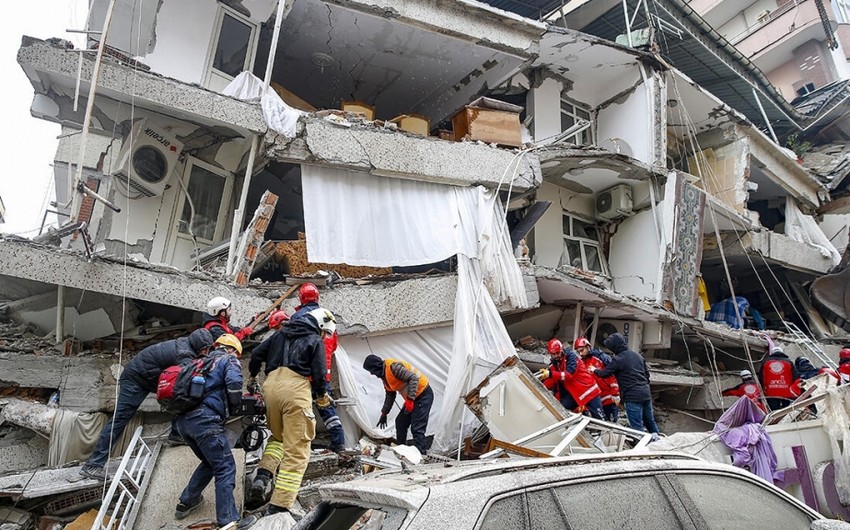 Türkiyədə zəlzələ nəticəsində 10 Azərbaycan vətəndaşı həlak olub - RƏSMİ