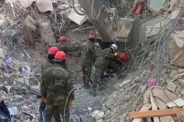 Azərbaycan xilasediciləri dağıntılar altından 53 nəfəri sağ, 729 nəfərin cəsədini çıxarıblar - FOTO/VİDEO