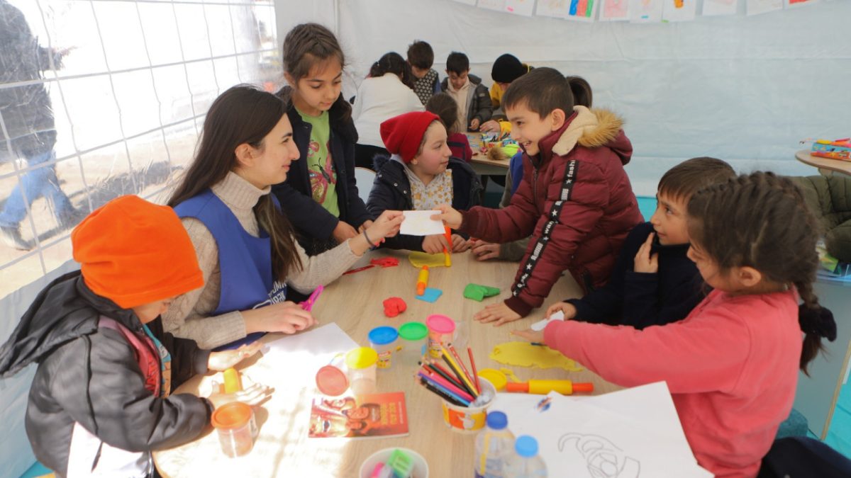 AZƏRBAYCAN KÖNÜLLÜLƏRİ ZƏLZƏLƏ BÖLGƏSİNDƏ FƏALİYYƏTİNİ DAVAM ETDİRİR