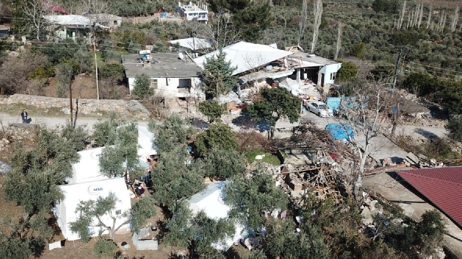 Türkiyədə daha bir faciə: Zəlzələdə qayalar yuvarlandı, kənddə 49 adam həyatını itirdi