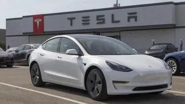Tesla 360 mindən çox avtomobili geri çağırıb