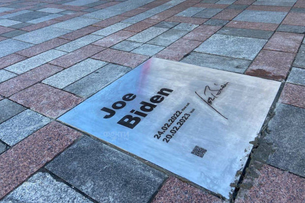 Kiyevin “Cəsarət xiyabanı”nda Co Baydenin adı həkk olundu - FOTO