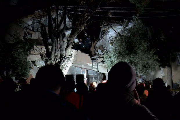 Hatayda əşyalarını götürmək üçün evlərinə girən üç nəfər dağıntılar altında qaldı - FOTO