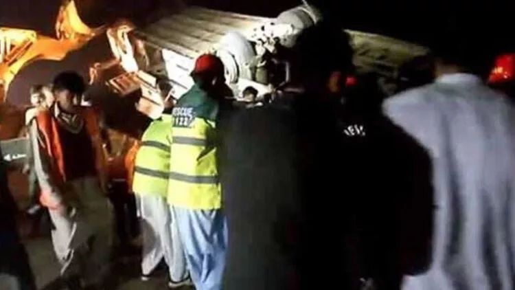 Pakistanda avtobus qəzası baş verib: 12 ÖLÜ, 54 YARALI