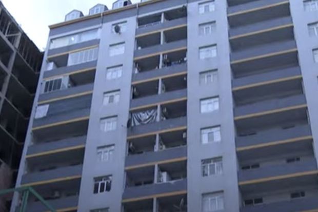 İtkin düşmüş şəxsin meyiti binanın damında tapıldı