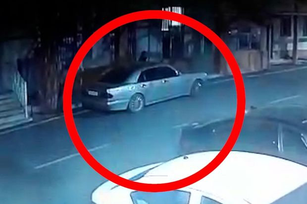 Bakıda sərxoş kişinin avtomobilləri cızmasının görüntüləri - ANBAAN VİDEO