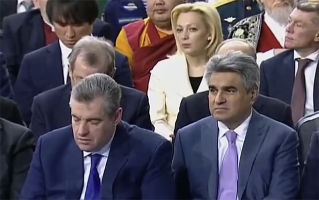 Putinin çıxışı zamanı yuxuladılar - Fotolar - Video