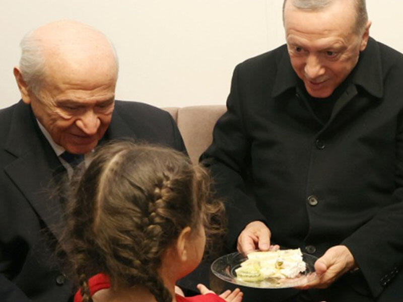 Ərdoğandan çadırda qalan azyaşlı qıza sürpriz - VİDEO