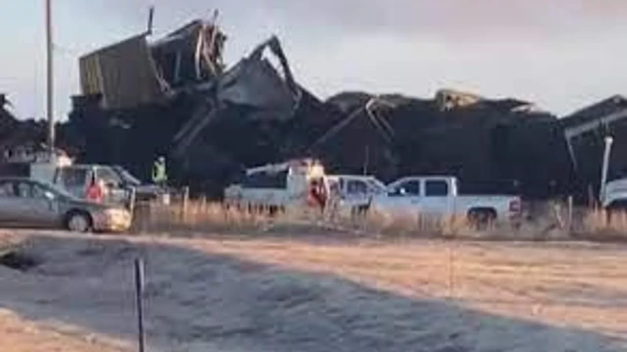 ABŞ-da kömürlə dolu qatar relsdən çıxdı