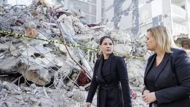 Alman nazirlər zəlzələ bölgəsinə gəlib