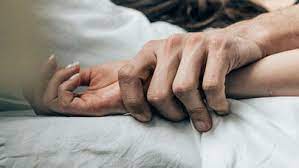 Qəssab əri işdə olan qadının yatağına girdi, azyaşlı uşağının yanında... – Şok təfərrüat