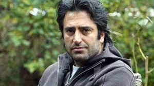 Zəlzələ bölgəsində olan Mahsun Kırmızıgül fürsətçilərə üsyan etdi: Allah sizin bəlanızı versin