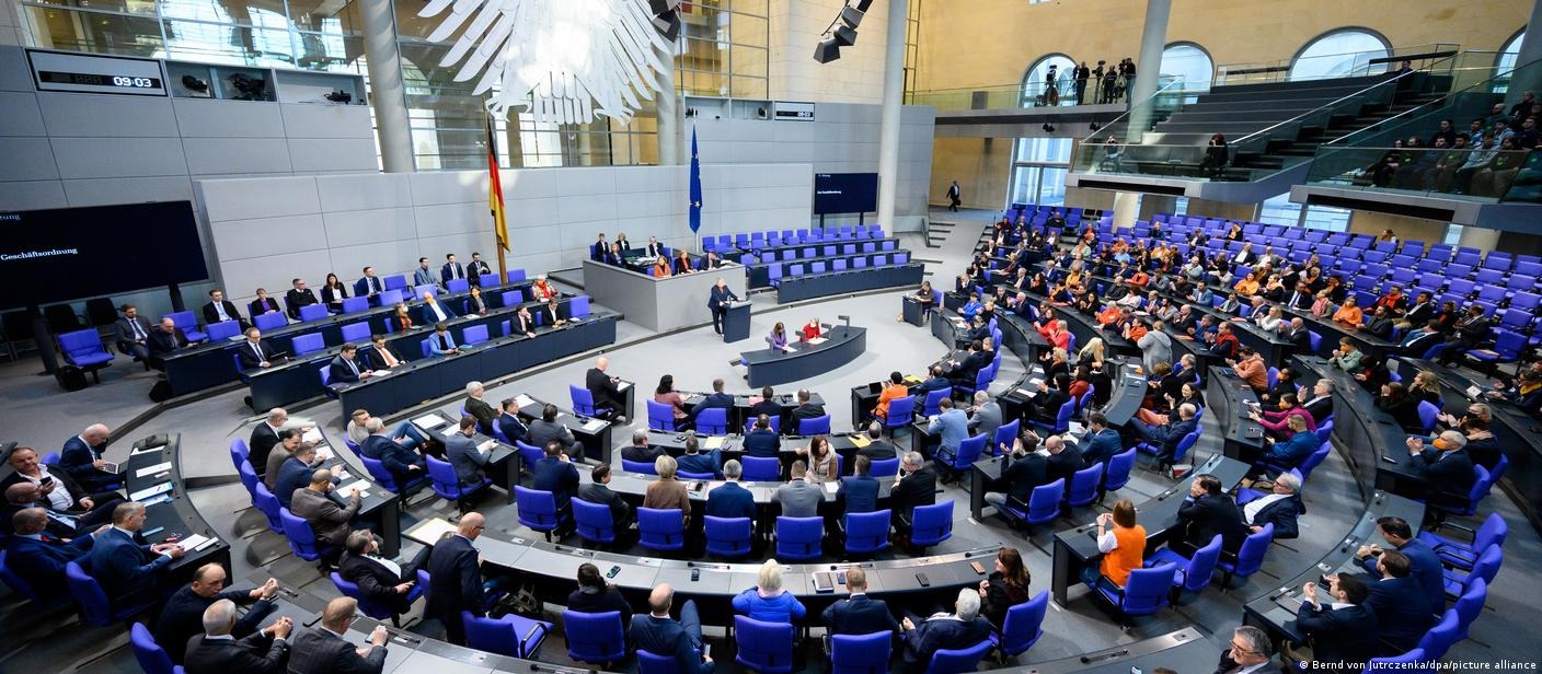 Almaniyanın büdcəsi ardıcıl üçüncü dəfə kəsirlə üzləşdi