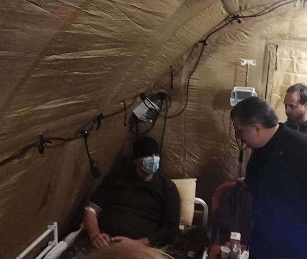 Fəxrəddin Koca müalicə edilən azərbaycanlı xilasedicilərin səhhəti ilə maraqlanıb