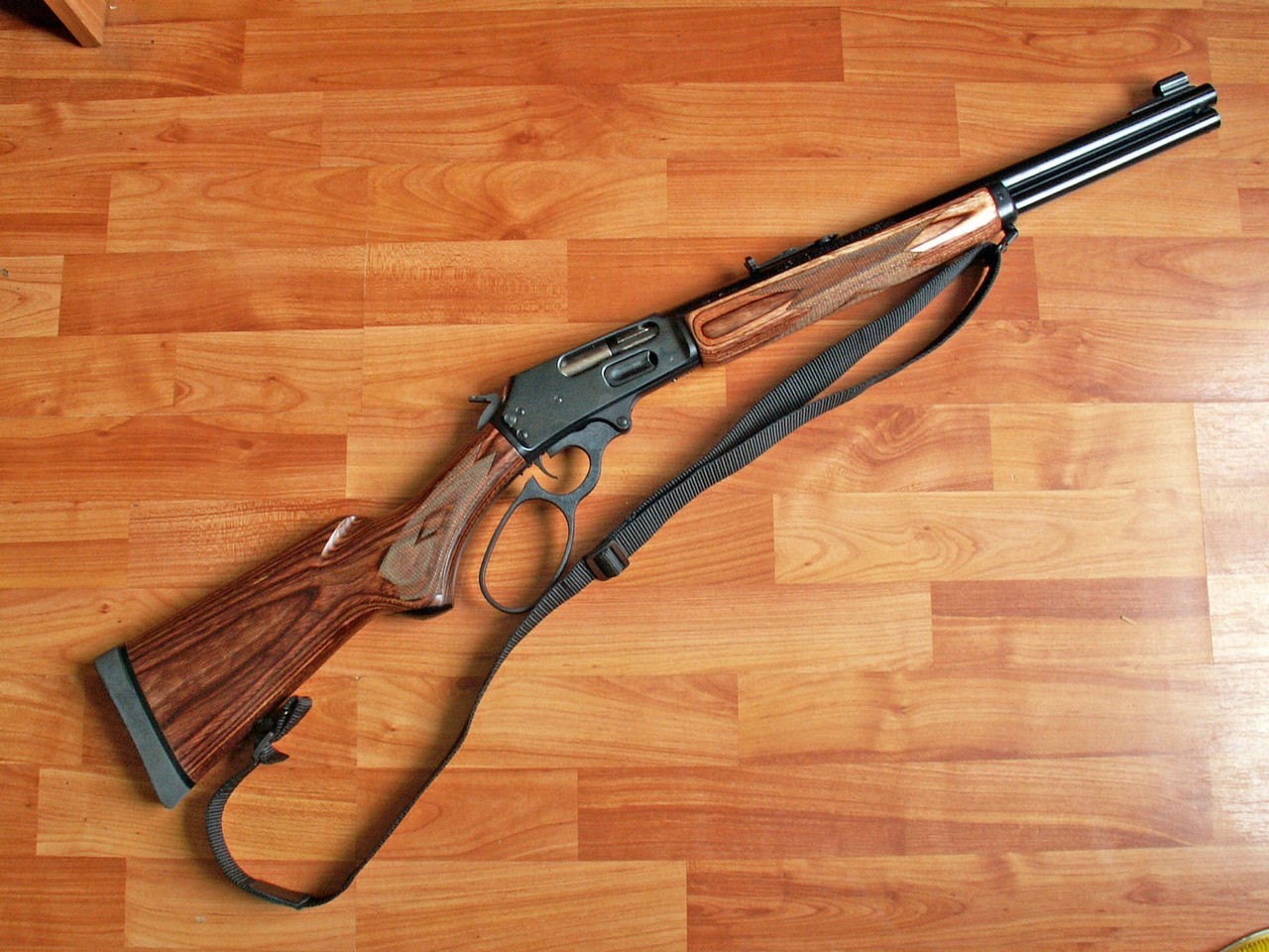 16 yaşlı oğlan atasını tüfənglə vuraraq öldürdü - FOTO