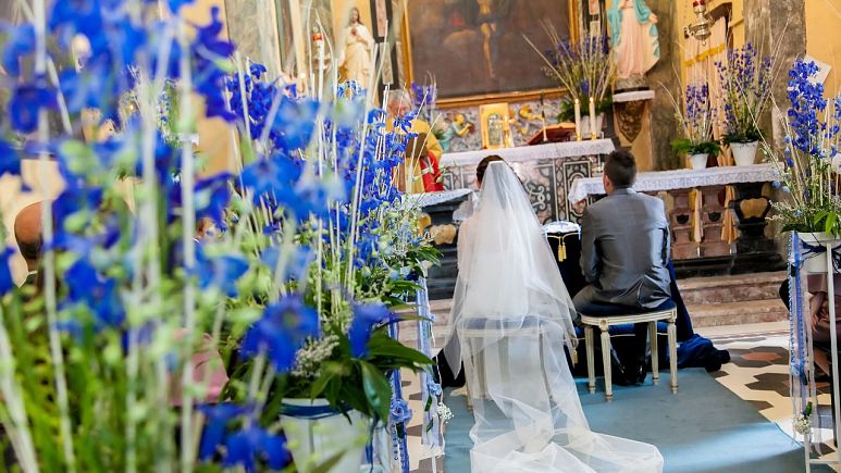 İngiltərə və Uelsdə rəsmi nikah yaşı 18-ə qaldırıldı