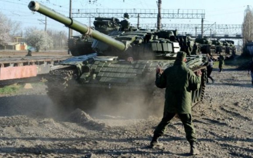 Rusiyanın Almaniyadakı səfirliyinin binası qarşısından “T-72” tankı götürülüb