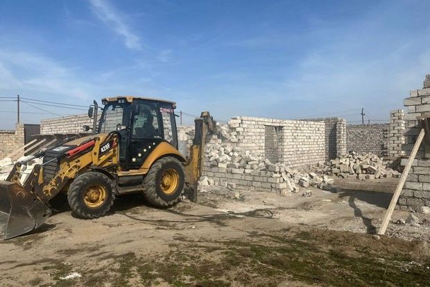 Daha bir qanunsuz tikinti sökülüb - FOTO