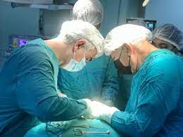 Mingəçevirdə qadını əməliyyat etdilər, tənzifi qarış boşluğunda unutdular