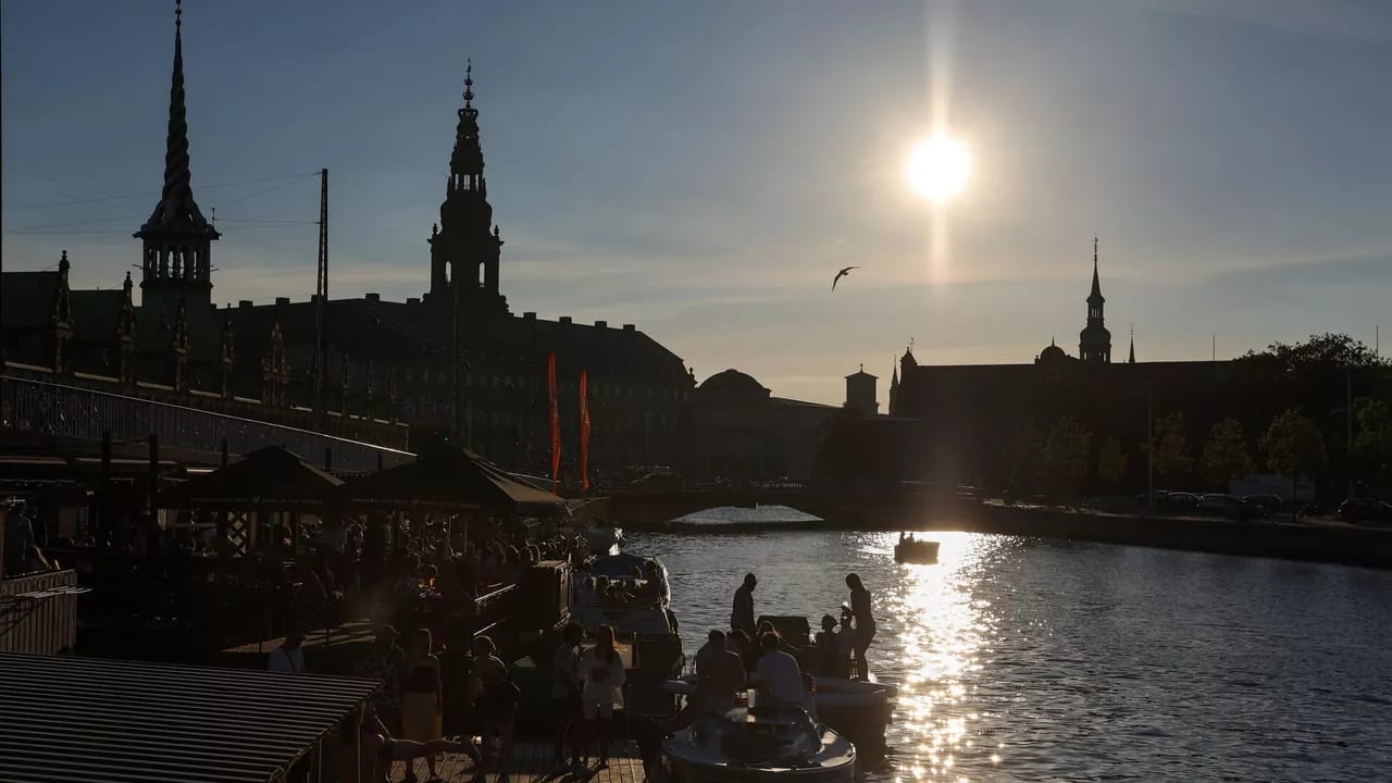 Danimarka dini bayramı dövlət tətilindən çıxardı