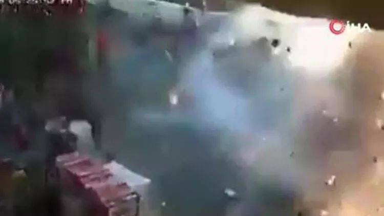 Hindistanda atəşfəşanlıqla dolu avtomobil partladılıb: 1 ÖLÜ