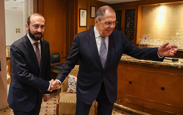 Lavrov Hindistanda Mirzoyanla görüşdü