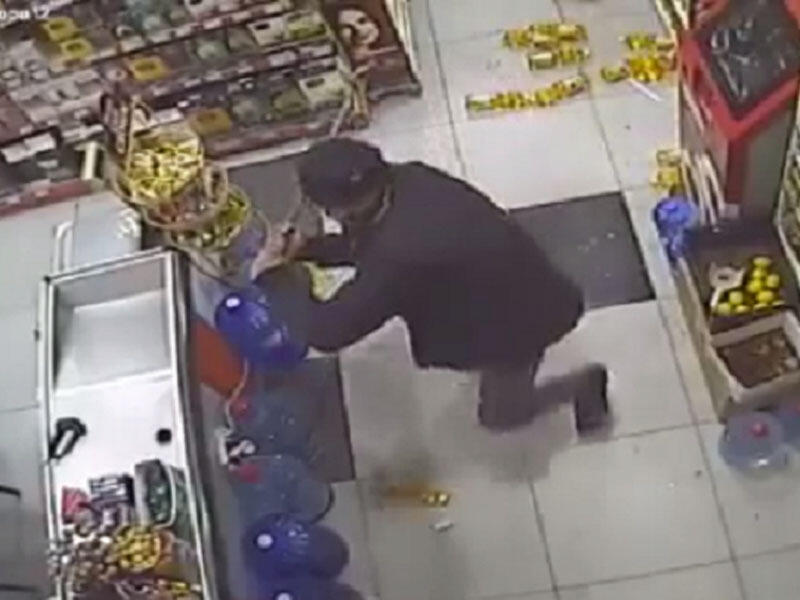 Bakıda supermarketə SİLAHLI HÜCUM - Ölən və yaralanan var