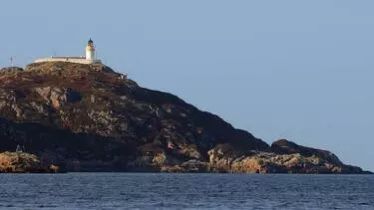 Şotlandiyada yaşayış olmayan adada işləmək üçün iki nəfər axtarır