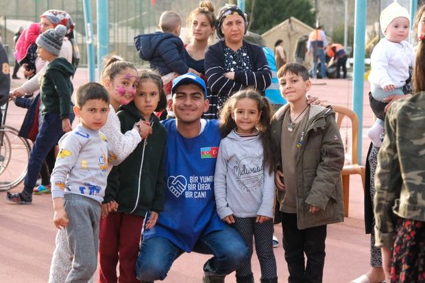Azərbaycan könüllüləri Türkiyədə zərərçəkən uşaqlara xidmət etməyə davam edirlər - FOTO