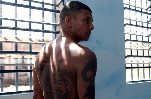 42 il həbsdə yatan seriyalı qatil qətlə yetirildi: 71 şəxs öldürüb