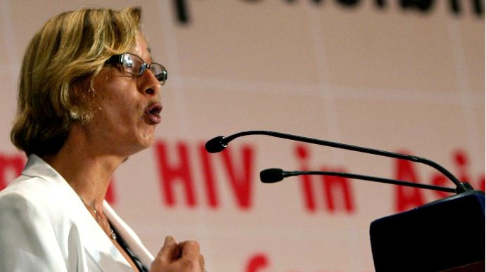 Transseksual deputat vəfat etdi