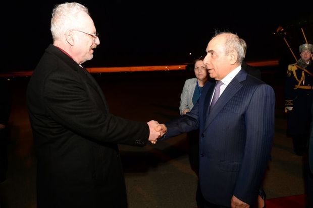 Latviya prezidenti Azərbaycana rəsmi səfərə gəlib - FOTO