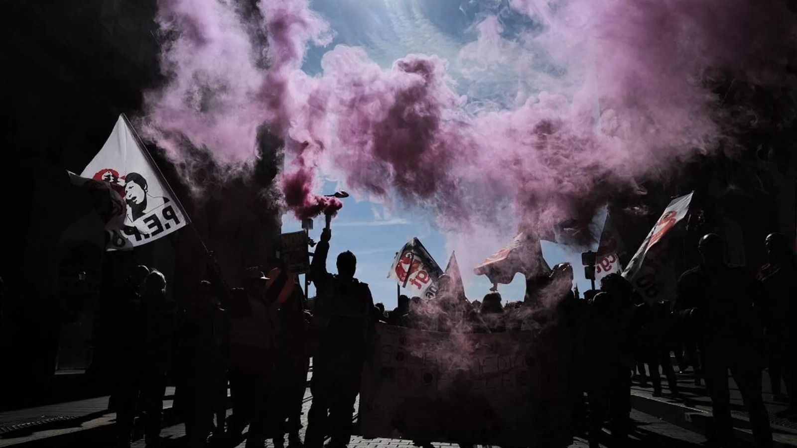 Fransada pensiya islahatlarına qarşı etiraz aksiyası keçirilir