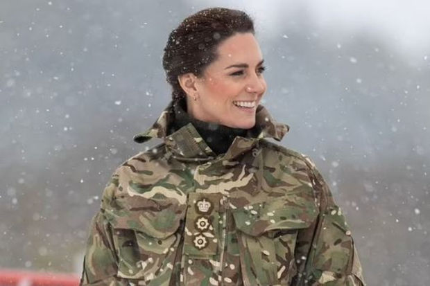 Uels şahzadəsi hərbi forma geyib təlimlərdə iştirak etdi - VİDEO