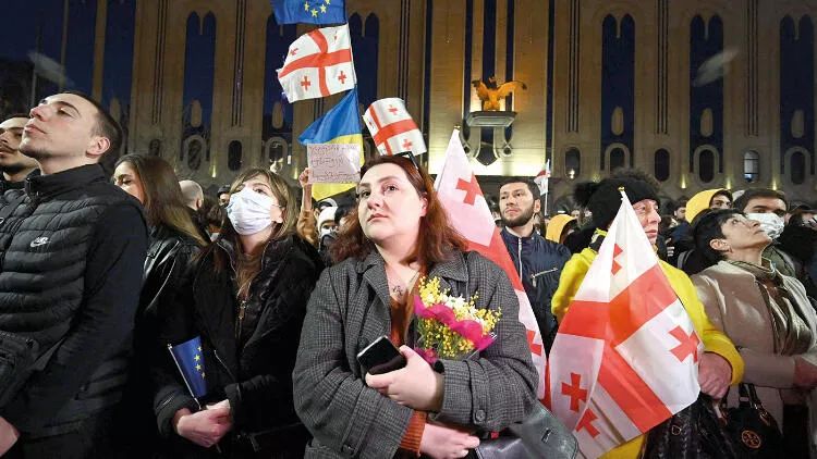 Gürcüstanda mübahisəli qanun layihəsi geri götürülüb