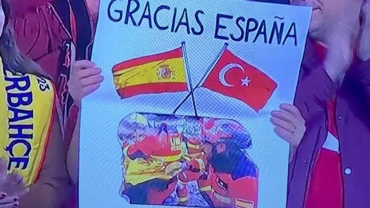 Sevilla - Fənərbaxça matçında emosional pankart hazırlanıb